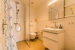 Modernes Badezimmer mit Dusche und Waschbecken - Drei Akazien Wohnung 1 - Top-Hundeurlaub