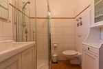 Helles Badezimmer mit moderner Dusche - Wiesenidyll - Top-Hundeurlaub