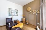 Stilvolles Wohnzimmer mit Sessel und Dekoration - Freischwimmer - Top-Hundeurlaub