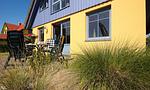 Terrasse mit Tisch und Stühlen - Hus in de Wieck 01 - Top-Hundeurlaub