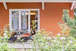 Terrasse mit Tisch und Stühlen - Strandhaus Claassen 09 - Top-Hundeurlaub
