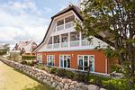 Außenansicht eines Ferienhauses mit Terrasse - Strandhaus Claassen 10 - Top-Hundeurlaub