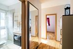 Modernes Badezimmer mit Dusche und Waschbecken - Strandleben 04 - Erich Heckel - Top-Hundeurlaub