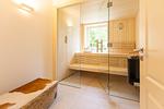 Moderne Sauna mit Glasfront und Holzofen - Pur A4 - Top-Hundeurlaub