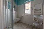 Kleines modernes Badezimmer mit Dusche - Muschel 1 - Top-Hundeurlaub