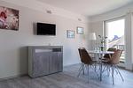 Essbereich mit Tisch und Fernseher - Muschel 3 - Top-Hundeurlaub