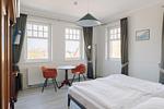 Helles Schlafzimmer mit modernem Design - Strandläufer 04 - Top-Hundeurlaub