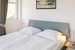 Schlafzimmer mit komfortablem Doppelbett - Strandläufer 04 - Top-Hundeurlaub