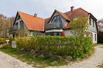 Außenansicht eines charmanten Hauses mit Garten - Strandhaus Wustrow - Wohnung 2 - Top-Hundeurlaub