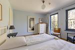 Helles Schlafzimmer mit Doppelbett - Strandhaus Wustrow - Wohnung 2 - Top-Hundeurlaub