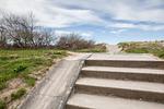 Treppe zum Strand mit umgebender Natur - Strandhaus Wustrow - Wohnung 2 - Top-Hundeurlaub