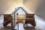 Wohnbereich mit Rattanstühlen und Dünenblick - Strandhaus Wustrow - Wohnung 3 - Top-Hundeurlaub
