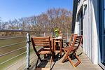 Balkon mit Tisch und Stühlen - Strandhaus Wustrow - Wohnung 3 - Top-Hundeurlaub