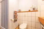 Kompaktes Badezimmer mit Dusche - Strandhaus Wustrow - Wohnung 1 - Top-Hundeurlaub