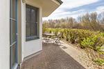 Terrasse mit Tisch und Stühlen - Strandhaus Wustrow - Wohnung 1 - Top-Hundeurlaub