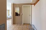 Eingangsbereich mit Bild und weißer Tür - Strandhaus Wustrow - Wohnung 4 - Top-Hundeurlaub