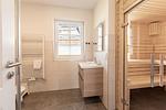 Modernes Badezimmer mit Sauna - Haus Weißdorn - Top-Hundeurlaub