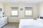 Gemütliches Schlafzimmer mit Fenstern - Ostseeromantik - Top-Hundeurlaub