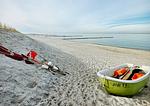 Sandstrand mit Boot und Strandmarkierungen - Bootsanleger, Landhaus Haven Höövt - Top-Hundeurlaub