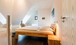 Gemütliches Schlafzimmer mit Doppelbett und modernem Design - Windflüchter, Landhaus Haven Höövt - Top-Hundeurlaub
