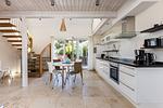 Moderne Küche mit Essbereich und Gartenzugang - Haus Seefeuer 03 - Top-Hundeurlaub