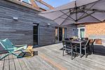 Terrasse mit Tisch und Sonnenschirm - Haus Seefeuer 03 - Top-Hundeurlaub
