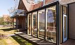 Moderne Außenansicht mit Glasveranda - Haus Seefeuer 03 - Top-Hundeurlaub