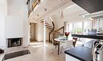 Moderne Küche mit Esstisch und Treppe - Haus Seefeuer 03 - Top-Hundeurlaub