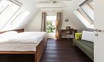 Helles Schlafzimmer mit Gartenblick - Haus Seefeuer 03 - Top-Hundeurlaub