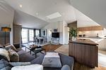 Wohnzimmer mit modernem Design und Esstisch - Atelierwohnung Paul Müller-Kaempff - Top-Hundeurlaub
