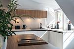 Moderne Küche mit Einbaugeräten - Atelierwohnung Paul Müller-Kaempff - Top-Hundeurlaub