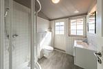 Modernes Badezimmer mit Dusche und Waschbecken - Atelierwohnung Paul Müller-Kaempff - Top-Hundeurlaub