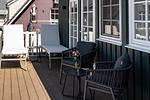 Terrasse mit Sitzgelegenheiten und Tisch - Atelierwohnung Paul Müller-Kaempff - Top-Hundeurlaub
