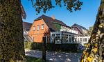 Außenansicht des Hauptgebäudes mit Garten - Atelierwohnung Paul Müller-Kaempff - Top-Hundeurlaub