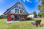 Außenansicht eines modernen Ferienhauses mit Terrasse - Boddenzauber 01 - Top-Hundeurlaub