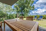 Terrasse mit Tisch und Stühlen - Boddenzauber 01 - Top-Hundeurlaub
