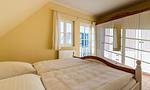Schlafzimmer mit Doppelbett und Fenster - Madlen - Top-Hundeurlaub
