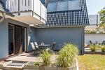 Terrasse mit Tisch und Stühlen - Haus Ostseenixe 01 - Top-Hundeurlaub