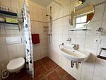 Badezimmer - Ferienhaushälfte Andreas - Top-Hundeurlaub