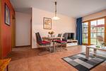 Wohnbereich mit Essbereich - Wohnung 1.2 - Am Schwalbenweg - Top-Hundeurlaub