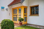 Hauseingang - Wohnung 1.2 - Am Schwalbenweg - Top-Hundeurlaub