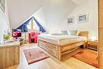 Schlafzimmer mit Doppelbett - Reihenhaus 6a - Möwe - Top-Hundeurlaub