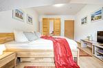 Schlafzimmer mit Doppelbett - Reihenhaus 6a - Möwe - Top-Hundeurlaub