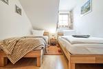 Schlafzimmer mit zwei Einzelbetten - Reihenhaus 6a - Möwe - Top-Hundeurlaub