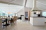 Wohn-und Essbereich mit Küchenzeile - Ferienhaus 10 - Top-Hundeurlaub