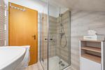 Badezimmer mit Dusche im OG - Reihenhaus 5b - Seehund - Top-Hundeurlaub
