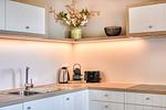 Küche / Küchenzeile - Ferienhaus Küstenhuus 20 Feriendorf Klein Stresow Rügen - Top-Hundeurlaub