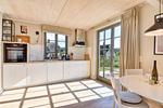 Küche / Küchenzeile - Ferienhaus Haus Kormoran 21 Feriendorf Klein Stresow Rügen - Top-Hundeurlaub