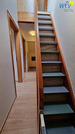 Steile Treppe zum Wohnungsaufgang - Ferienwohnung Möwe - Top-Hundeurlaub