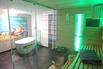 Blick aus der Sauna in das luxuriöse Badezimmer - Ferienapartment Zur guten Quelle - Top-Hundeurlaub
